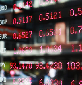 Electronic currency exchange notice board with several currencies listed.